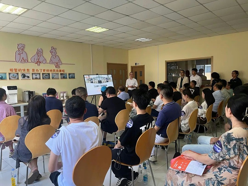 長三角智造雙城匯走進(jìn)依斯倍 (5)