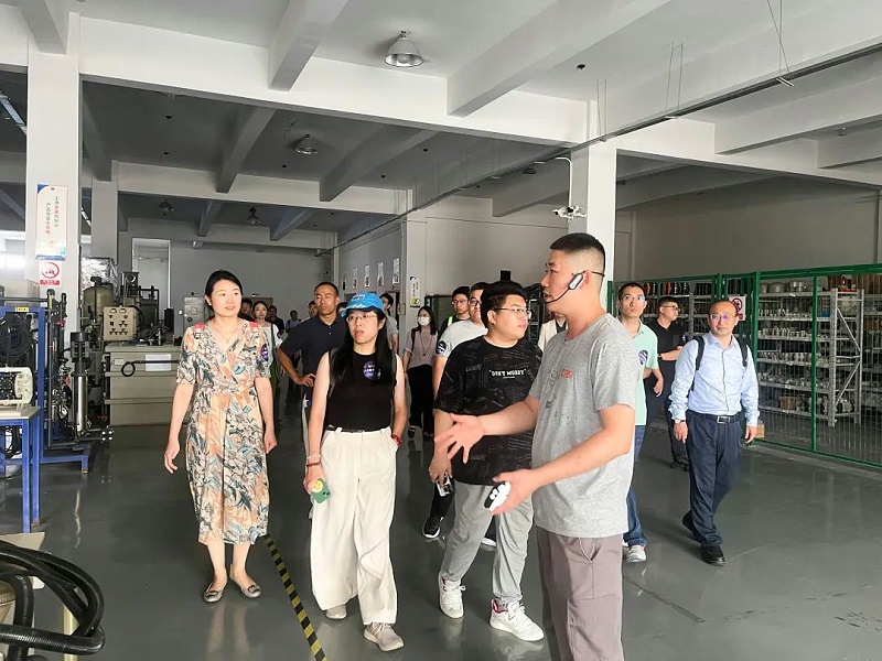 長三角智造雙城匯走進(jìn)依斯倍 (4)